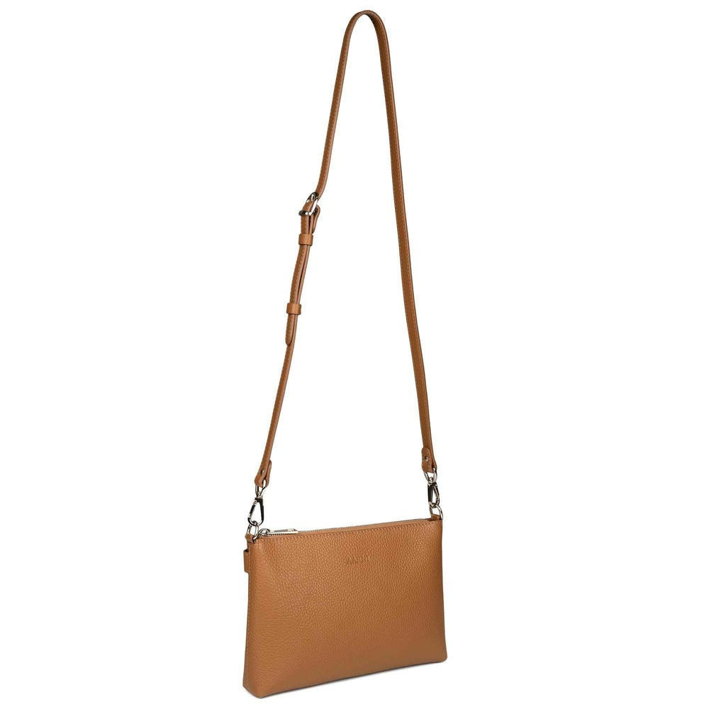 Aarni Aava Pouch-laukku konjakki